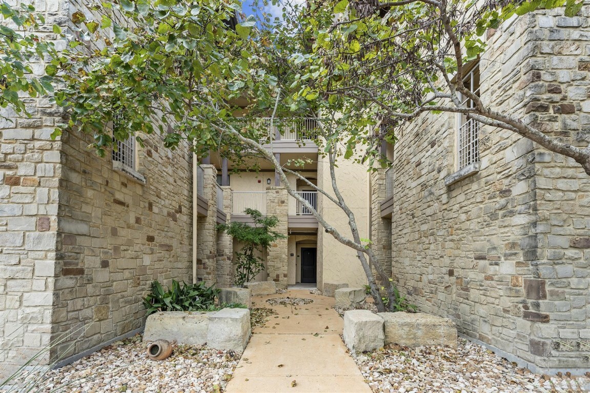 Property Photo:  6712 Lantern View Drive 302  TX 78645 