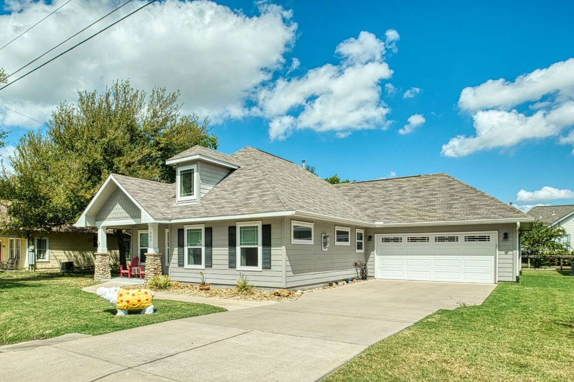 302 W Metcalfe Street  Hutto TX 78634 photo