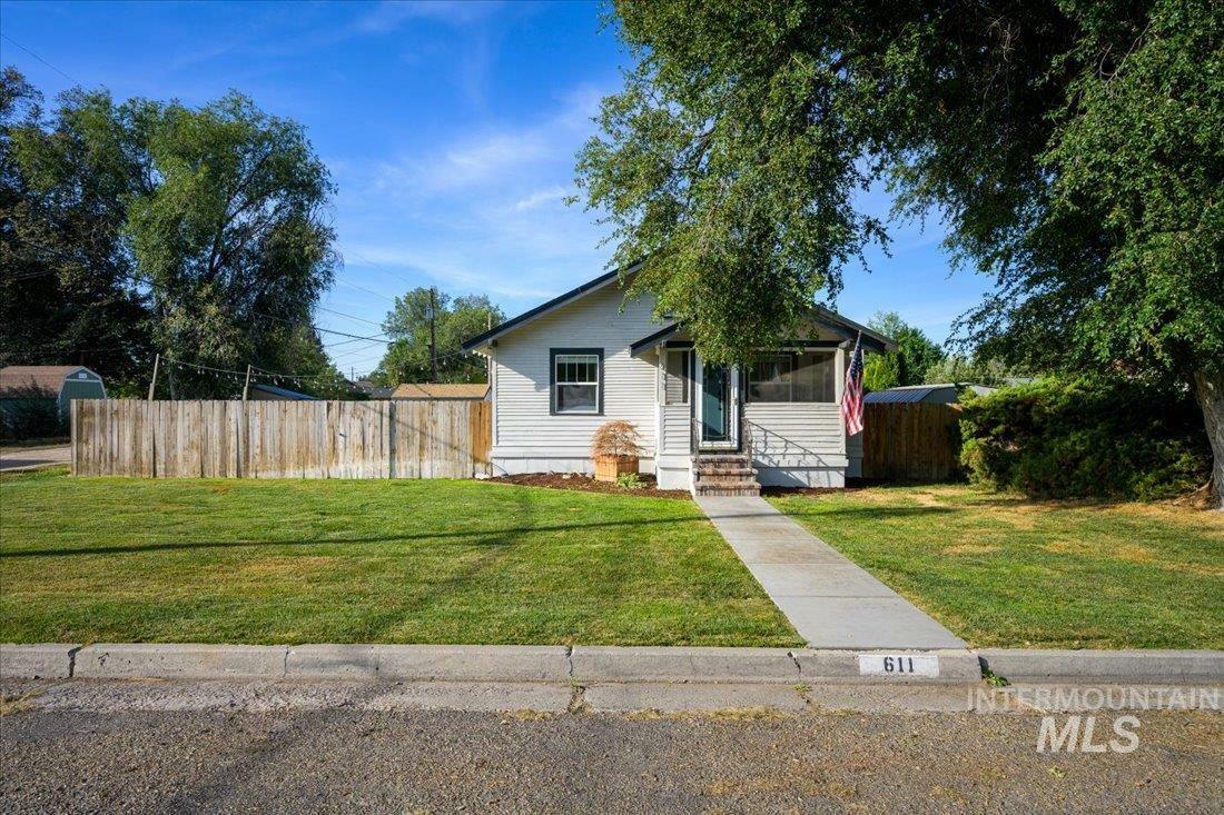 Property Photo:  611 8th St S  ID 83651 