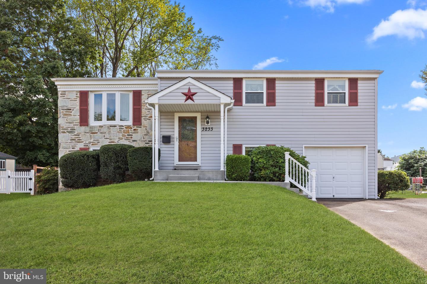 Property Photo:  3233 Dale Road  PA 19020 