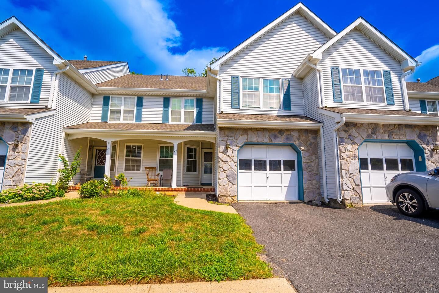 Property Photo:  25 Heather Court  NJ 08852 