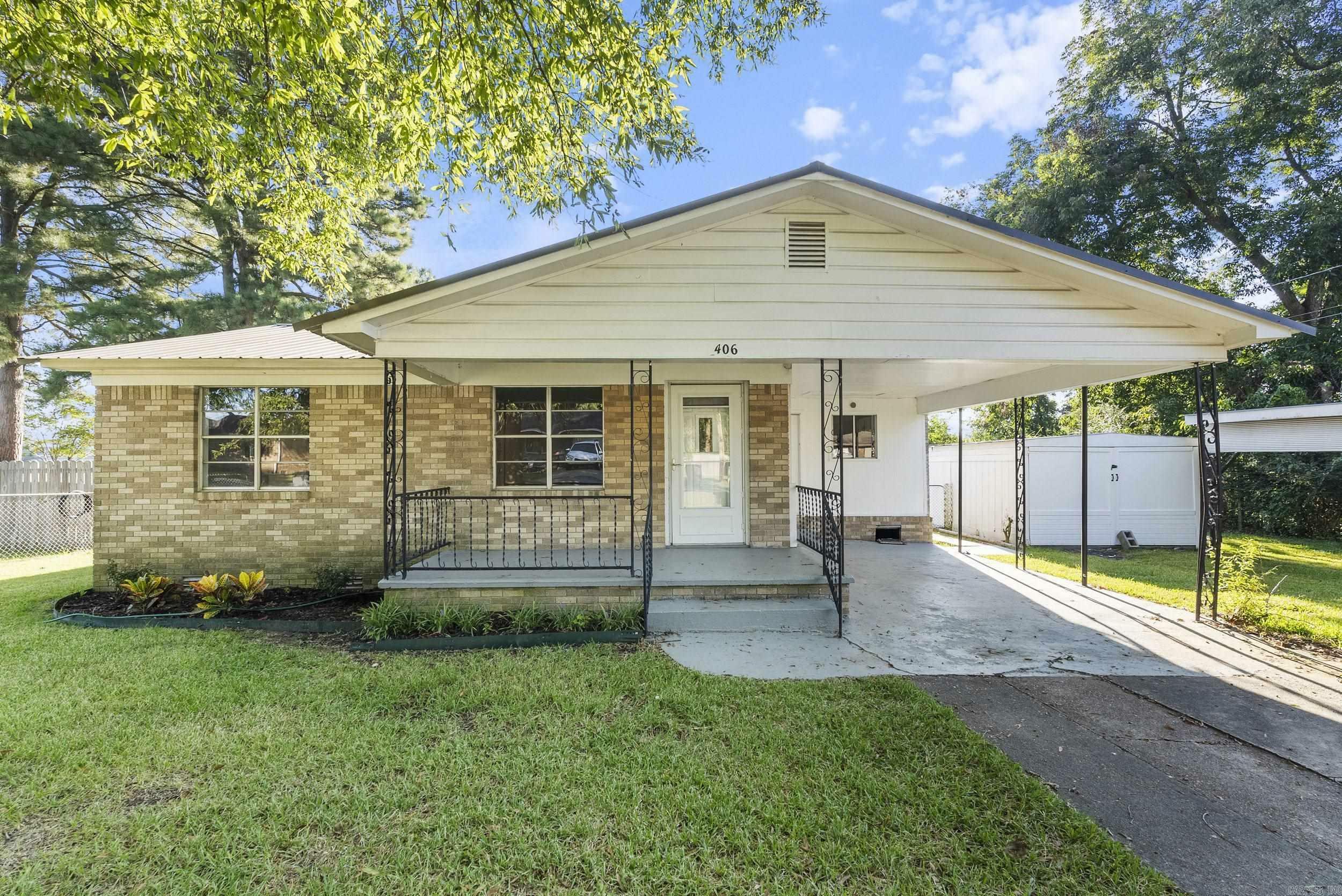 Property Photo:  406 N Pecan Street  AR 72012 