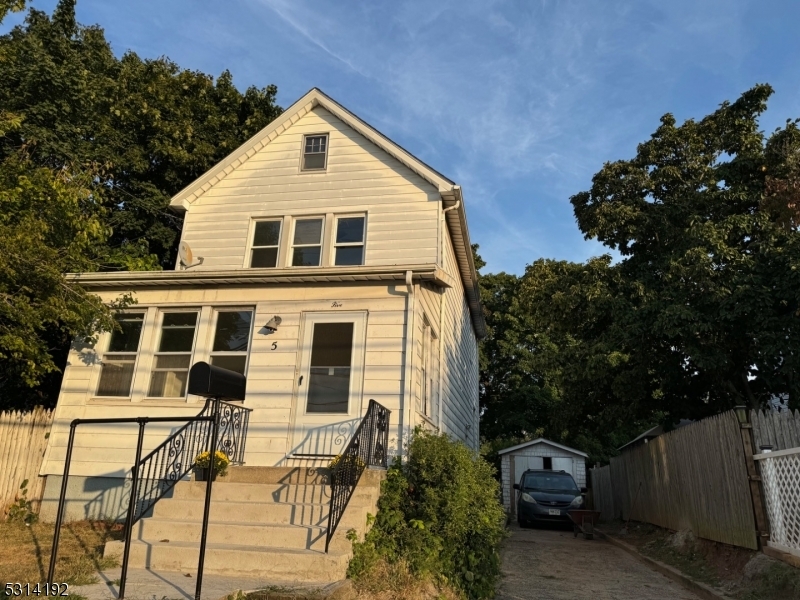 Property Photo:  5 Franklin Blvd  NJ 08873 