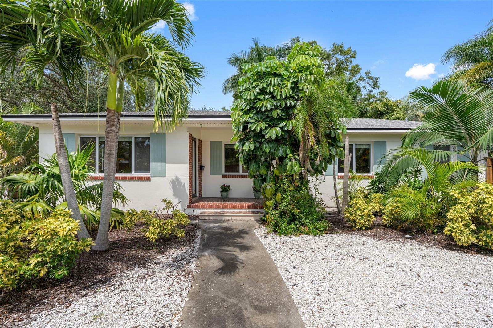 Property Photo:  105 22nd Avenue NE  FL 33704 