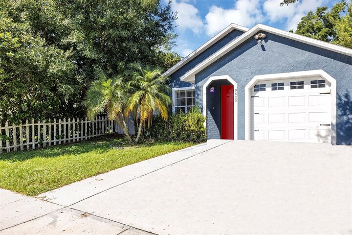 Property Photo: 9622 Violet Drive FL 32824