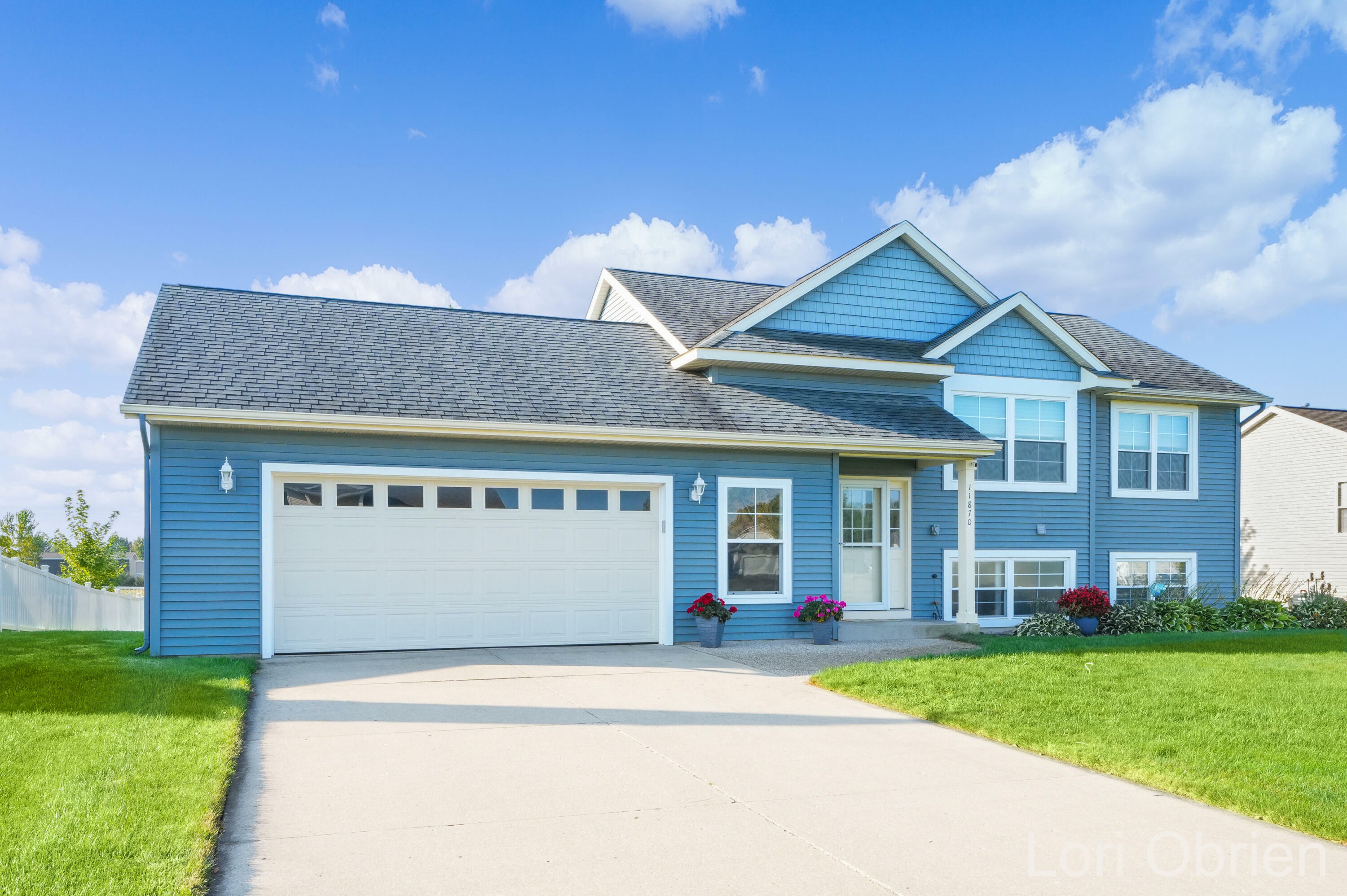 Property Photo:  11870 Barkton Drive  MI 49424 