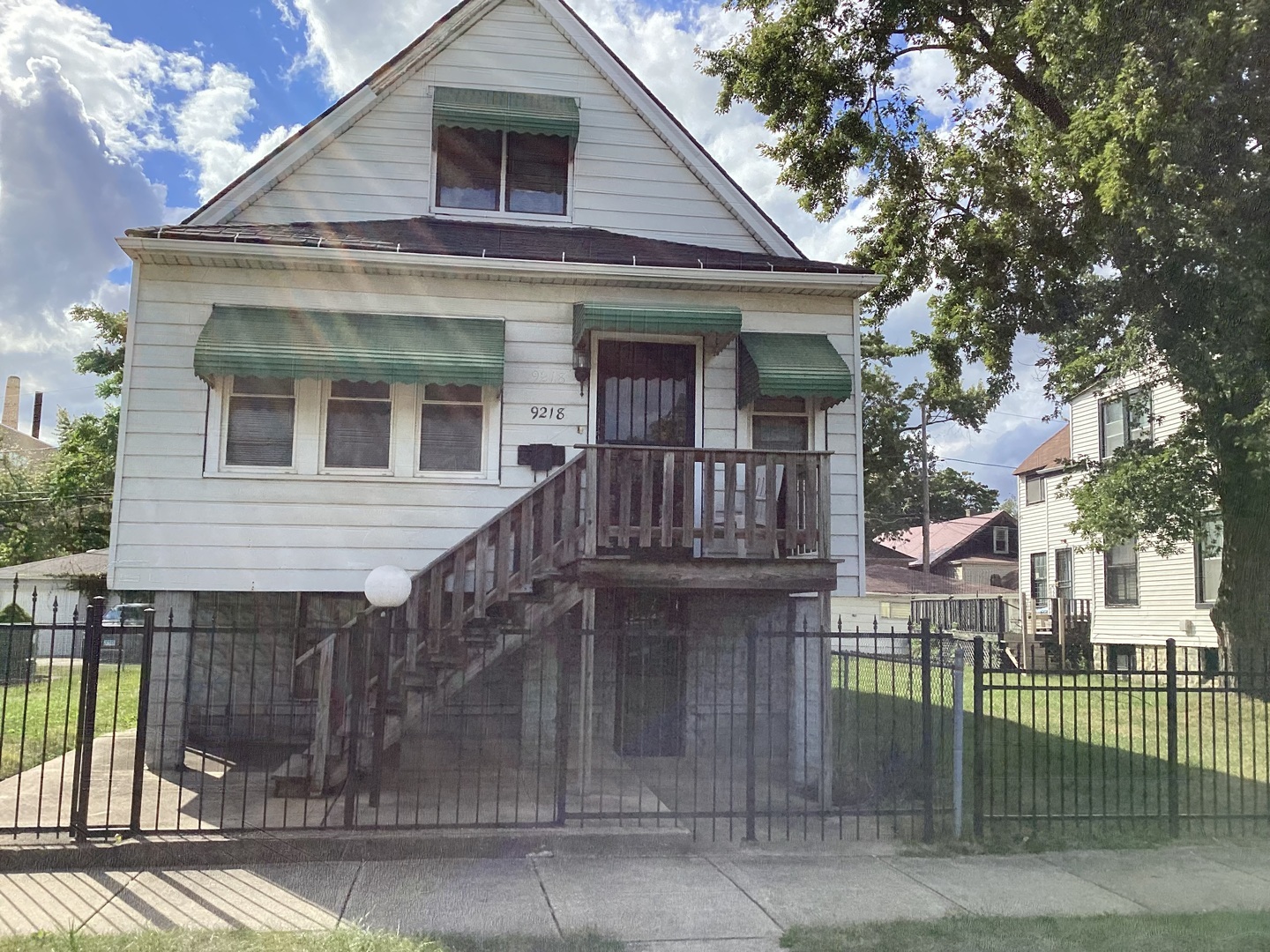 Property Photo:  9218 S Phillips Avenue  IL 60617 