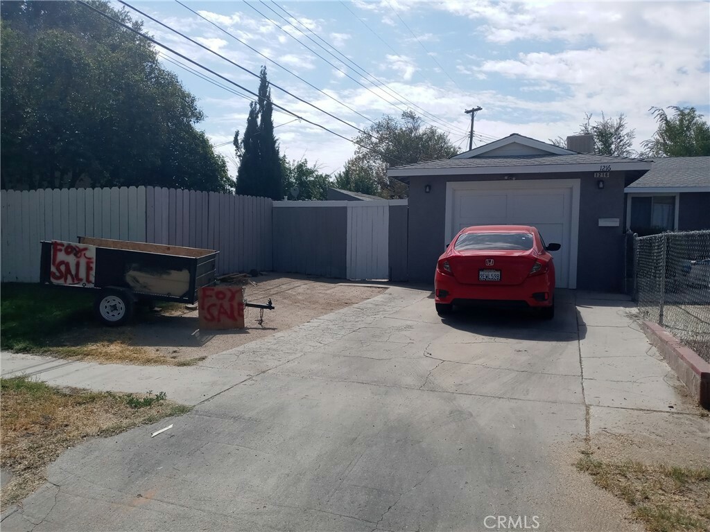 Property Photo:  1216 Boyden Avenue  CA 93534 