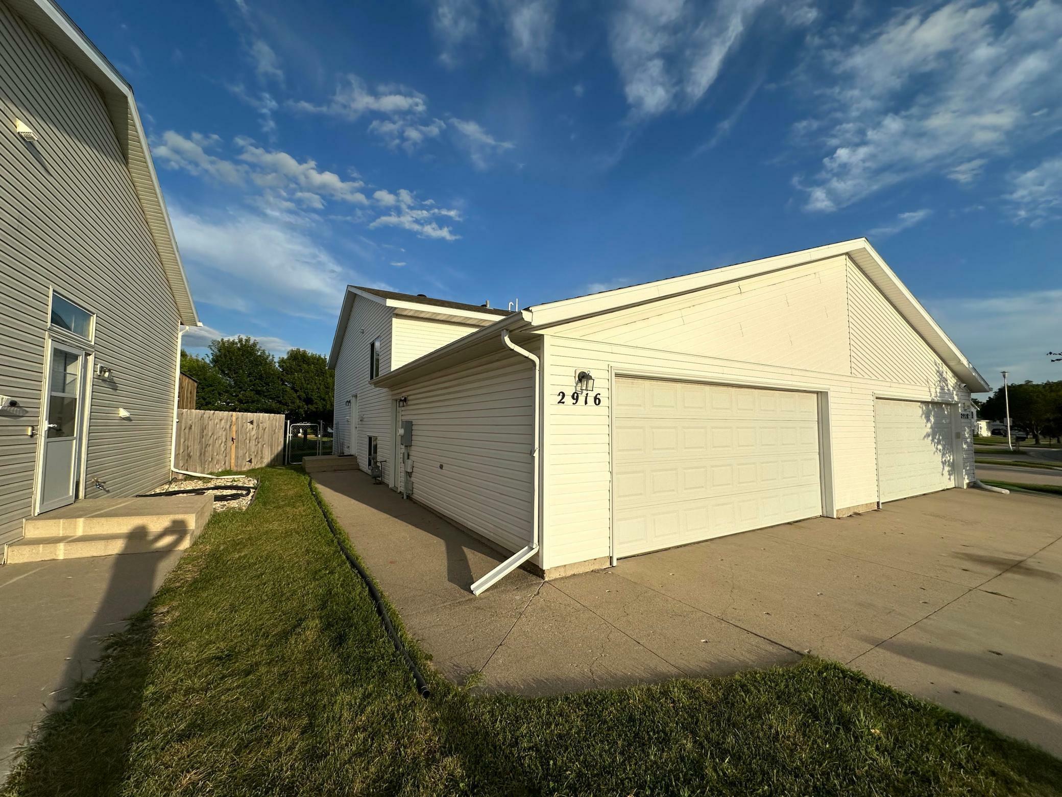 Property Photo:  2916 Wheatland Drive S  ND 58103 