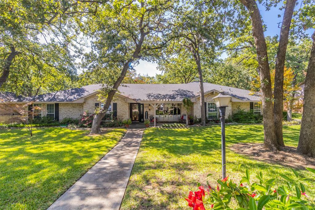 Property Photo:  2000 Stonegate Drive  TX 76205 