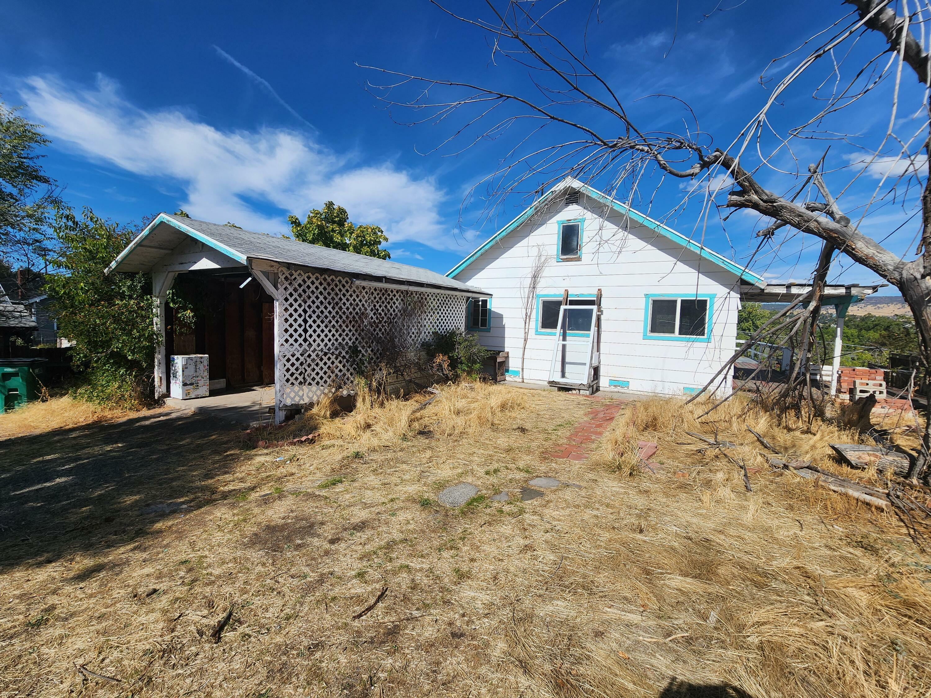 Property Photo:  324 N 3rd Street  OR 97601 