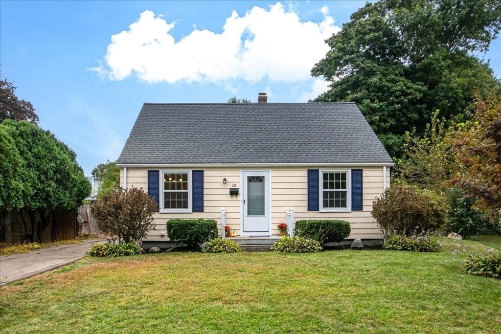 Property Photo:  10 West Ct  RI 02852 