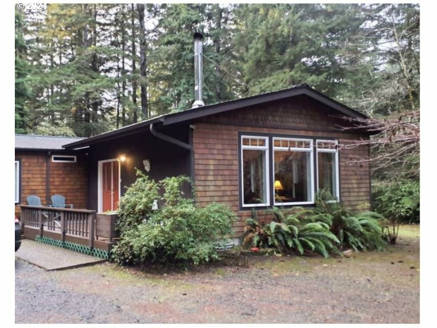 Property Photo:  4640 Mitchell Loop Rd  OR 97439 