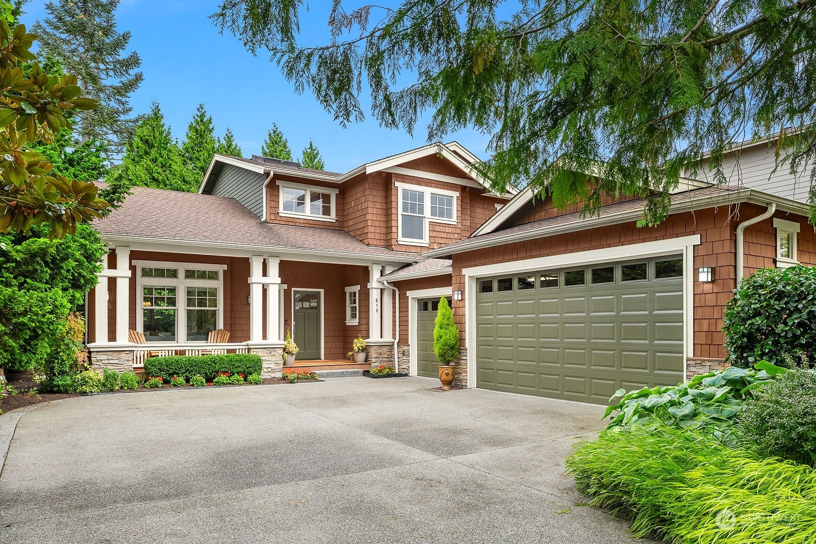 Property Photo:  618 9th Avenue  WA 98033 