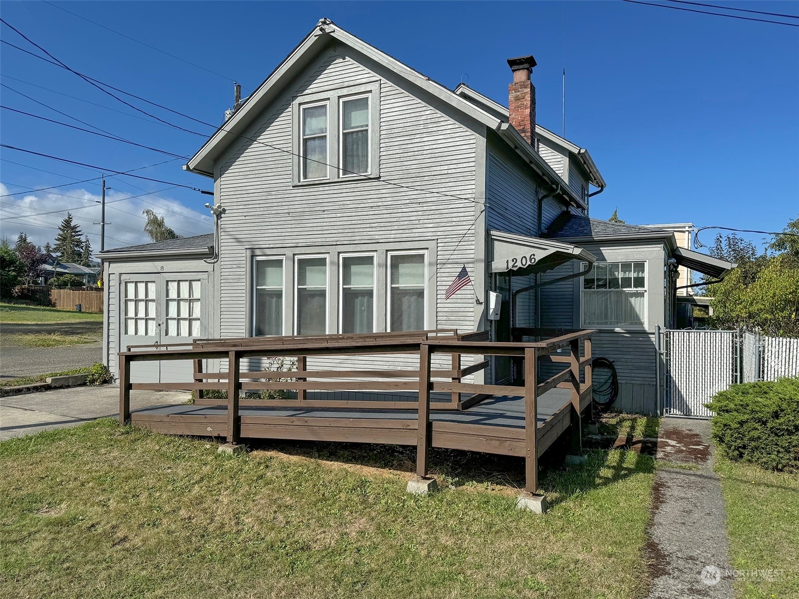 Property Photo:  1206 S Peabody Street  WA 98362 