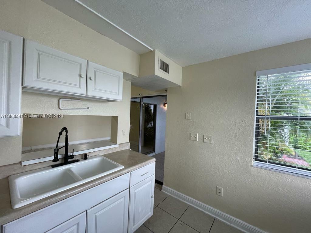 Property Photo:  1051 Jefferson Dr 1051J  FL 33034 