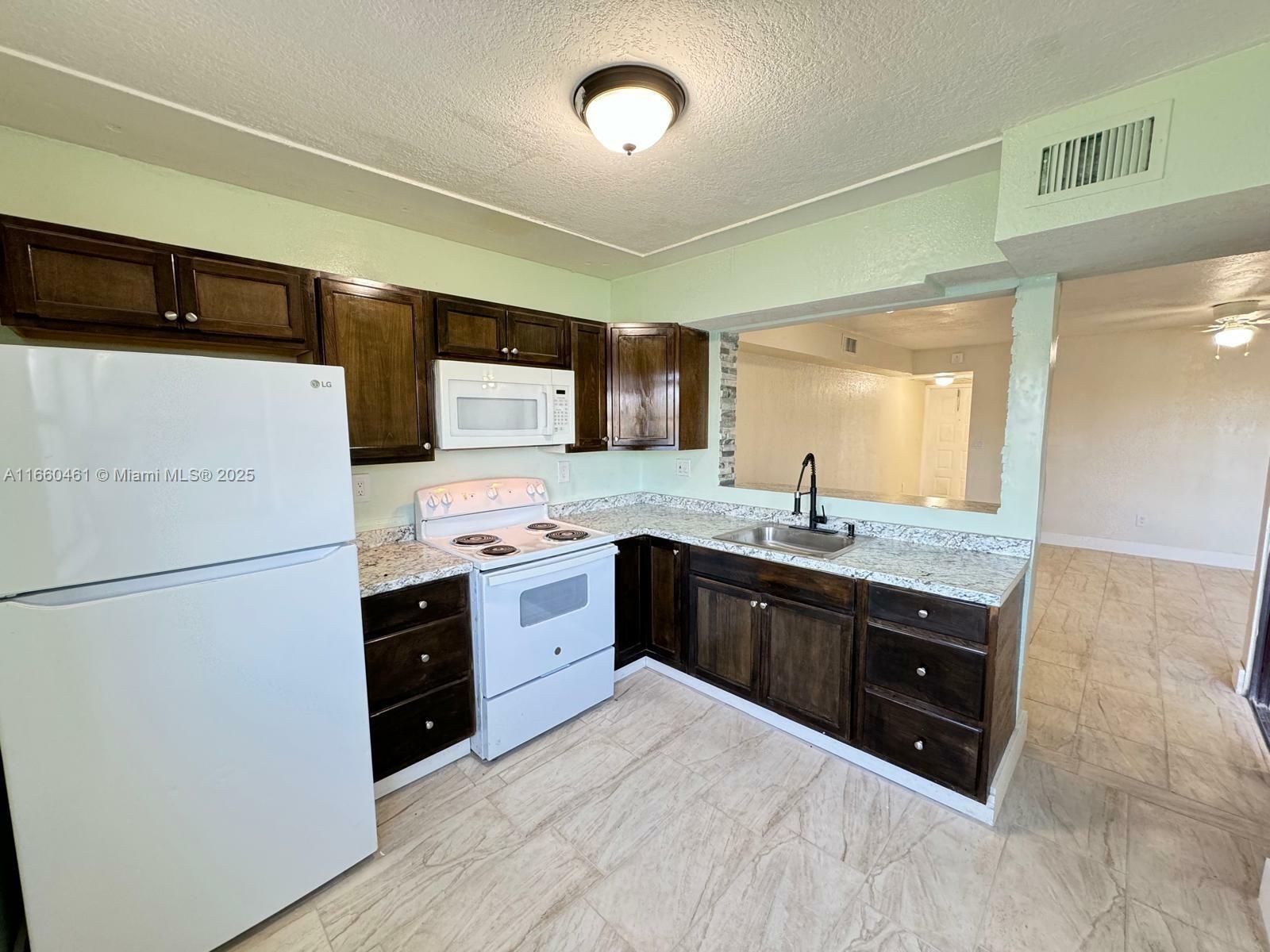 Property Photo: 1051 Jefferson Dr 1051J FL 33034