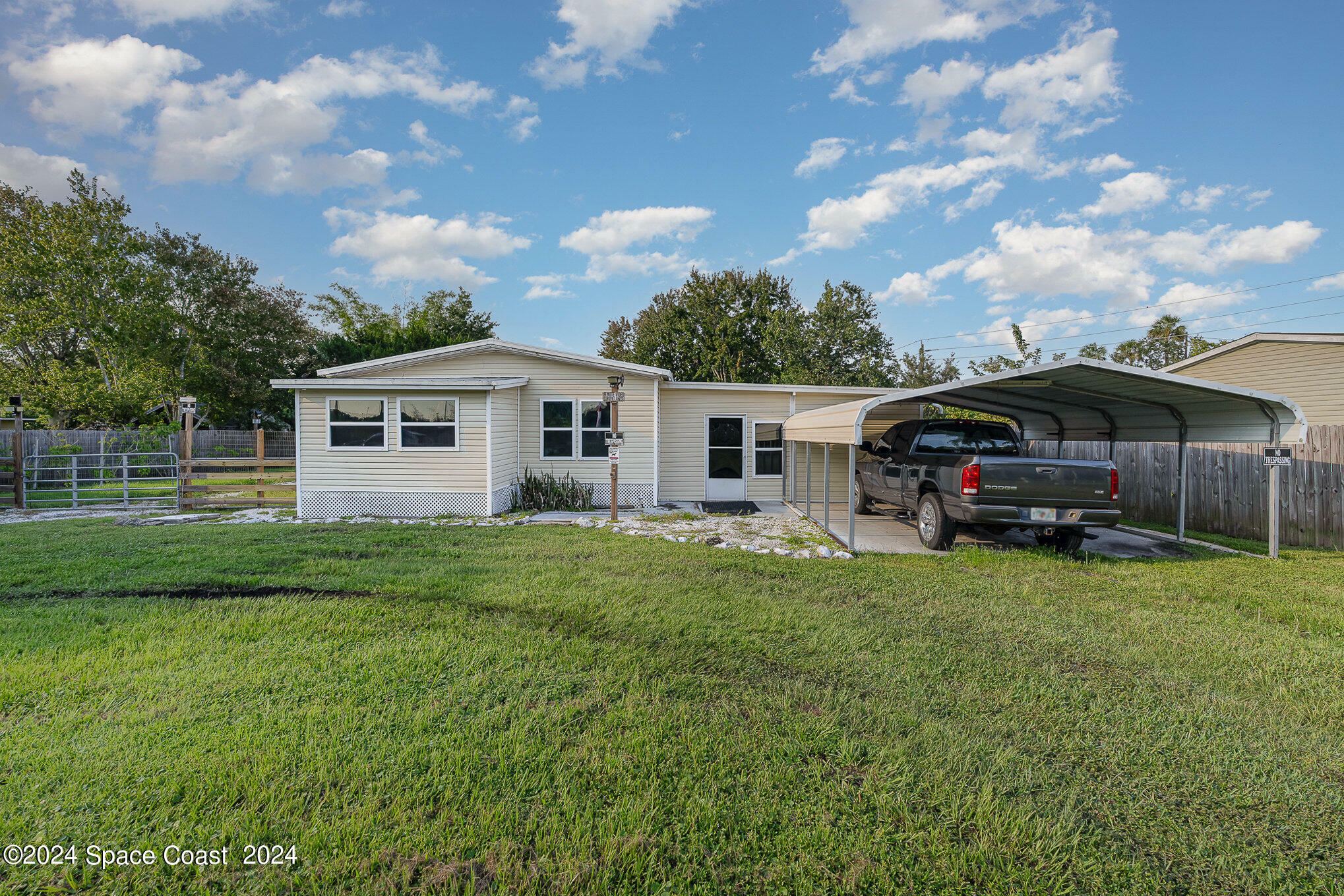 Property Photo:  2018 E Jay Jay Road  FL 32796 