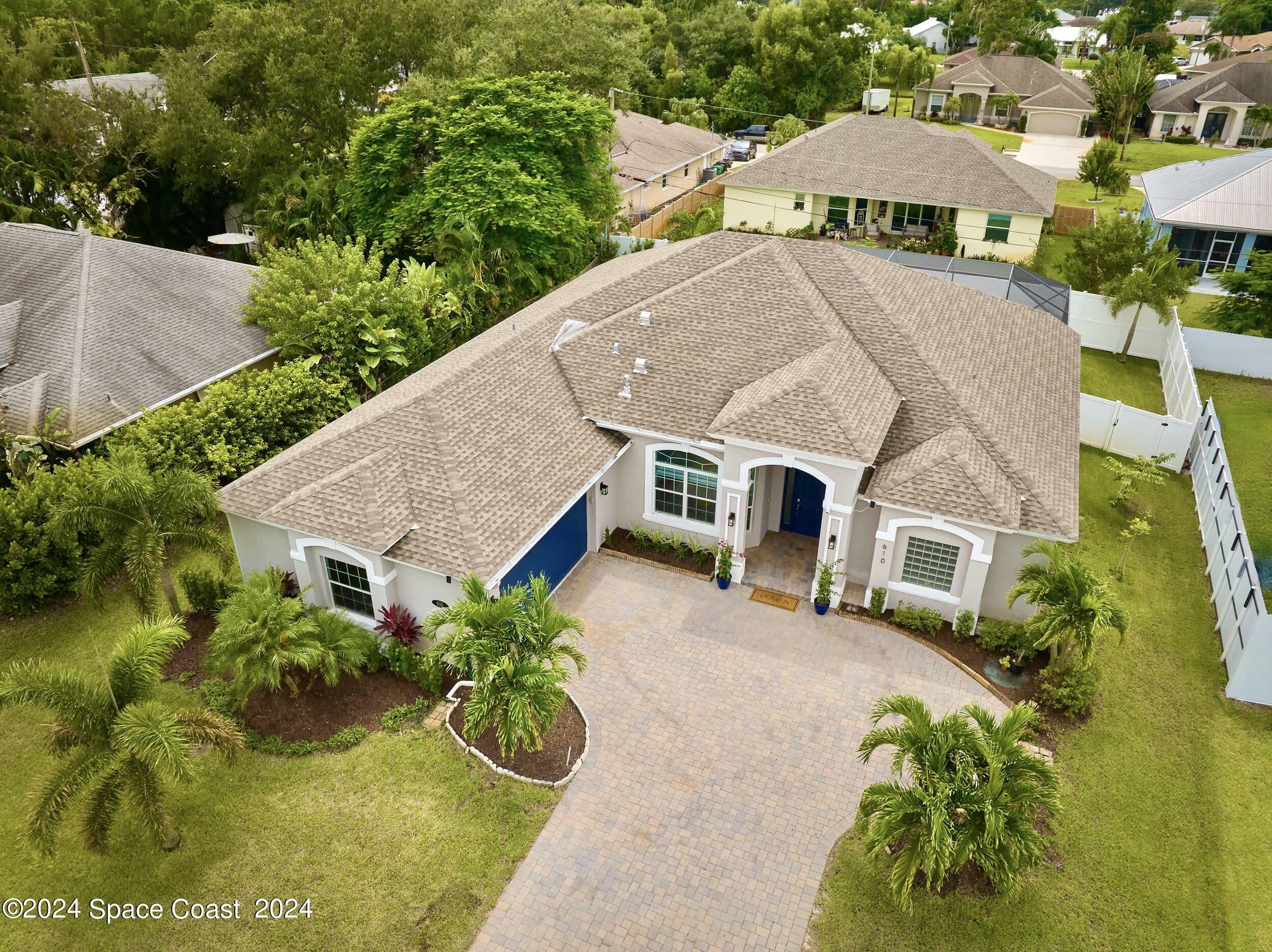 Property Photo:  610 SE Daly Court  FL 34984 