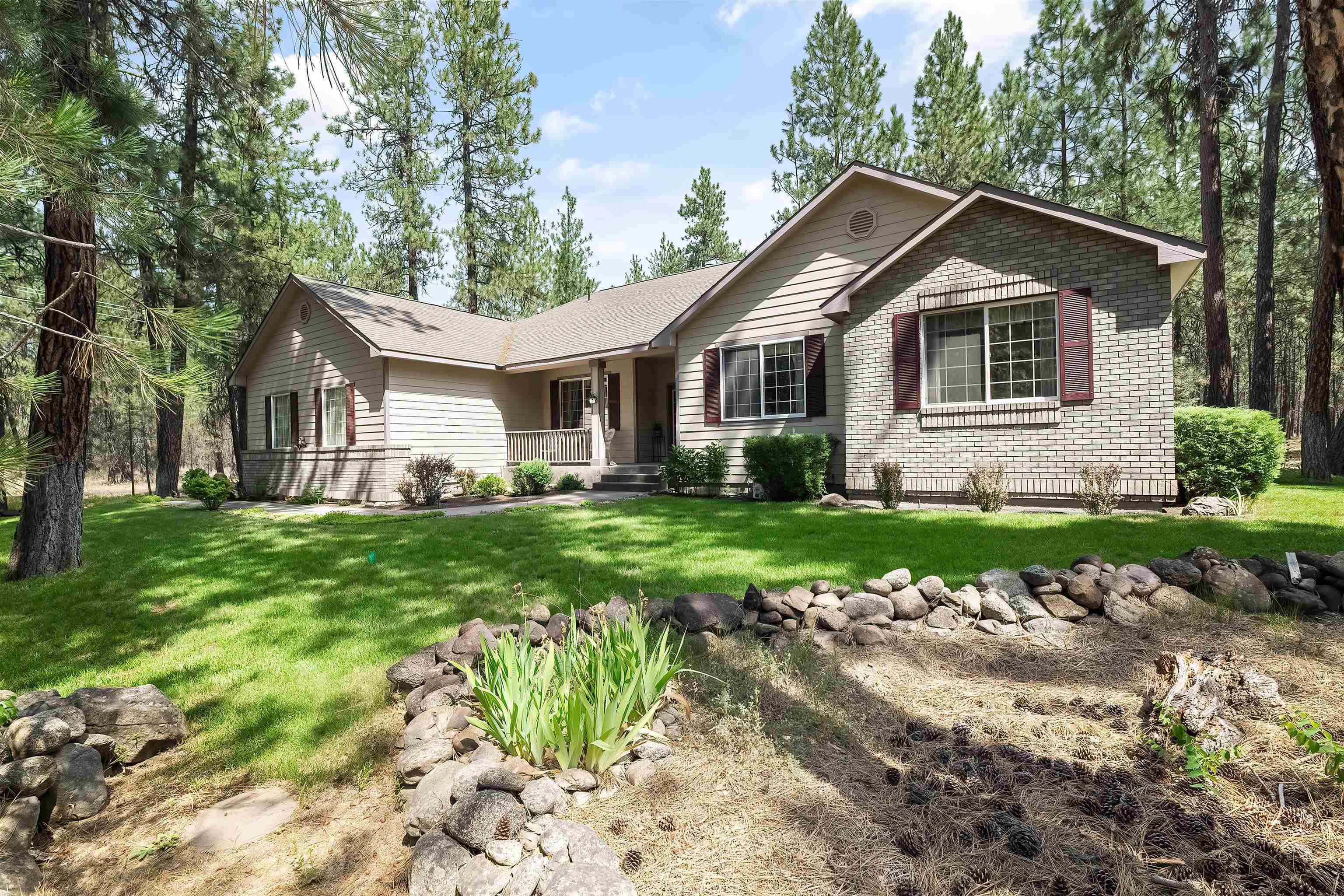 Property Photo:  19010 N Leslie Ln  WA 99005 