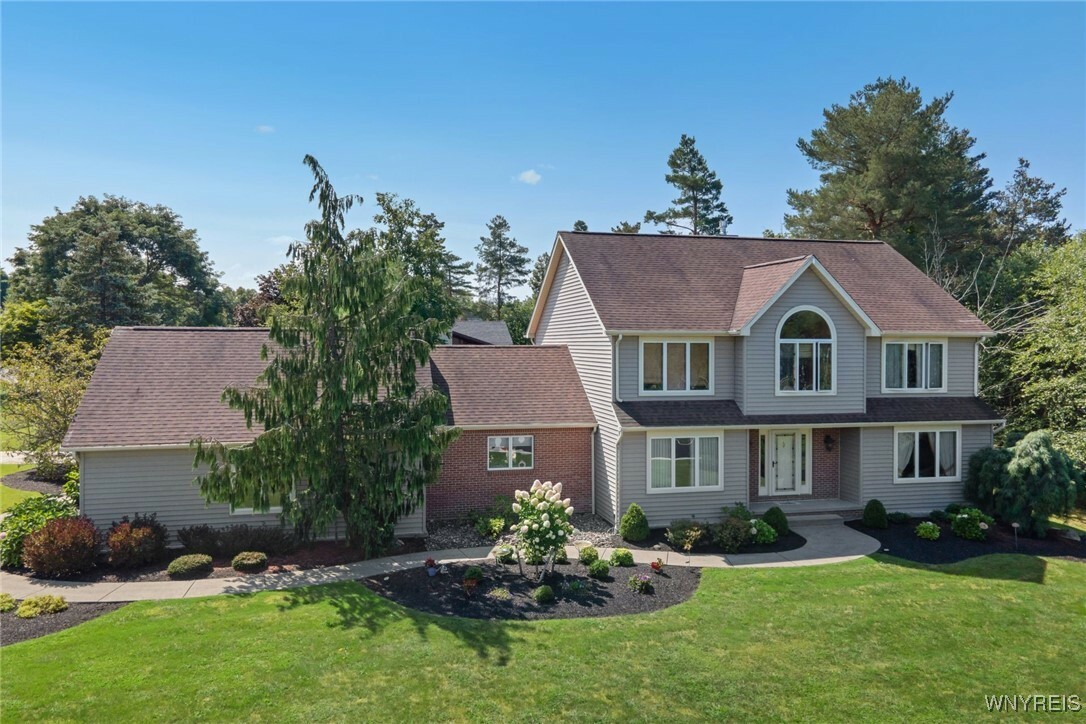 Property Photo:  17 Lakeridge Drive  NY 14127 