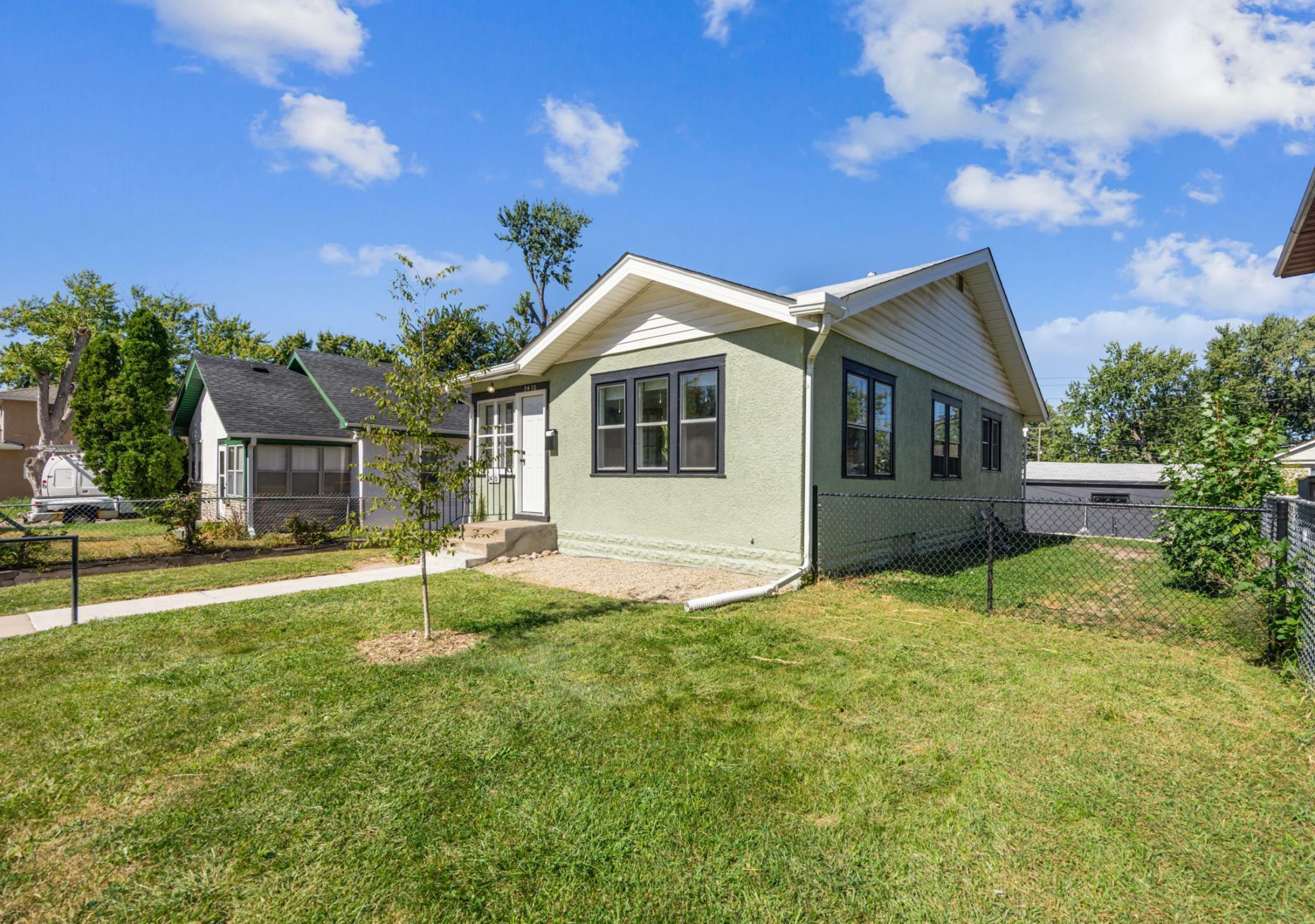 Property Photo:  2410 Lowry Avenue N  MN 55411 