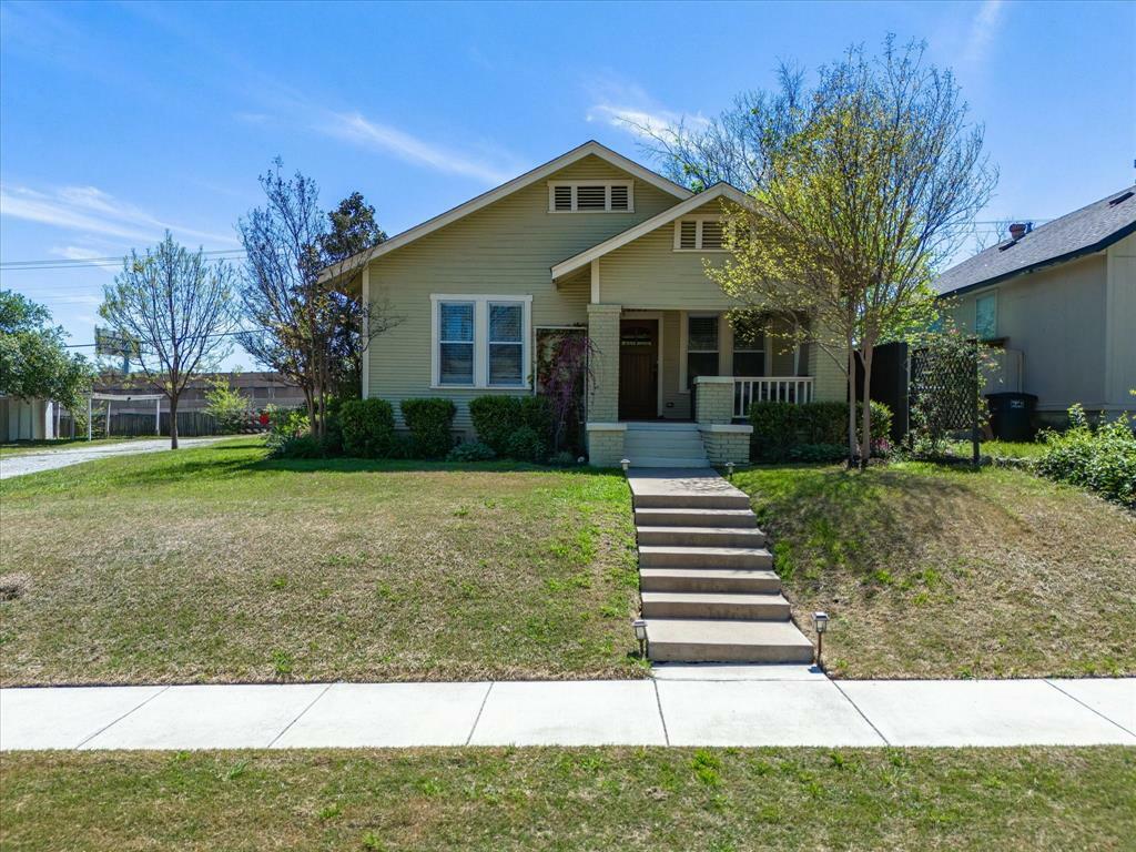 Property Photo:  4901 Calmont Avenue  TX 76107 