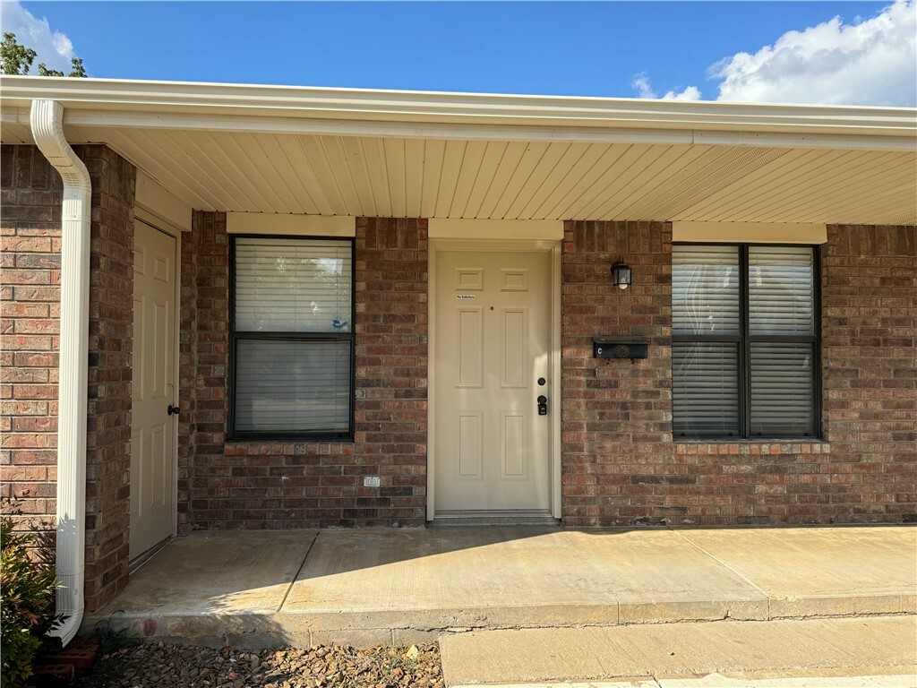 Property Photo:  508 NW 5th Street C  AR 72712 