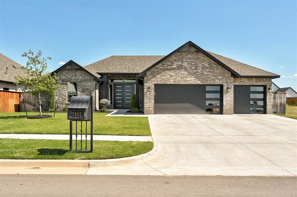Property Photo: 5507 Windstone Lane OK 73072