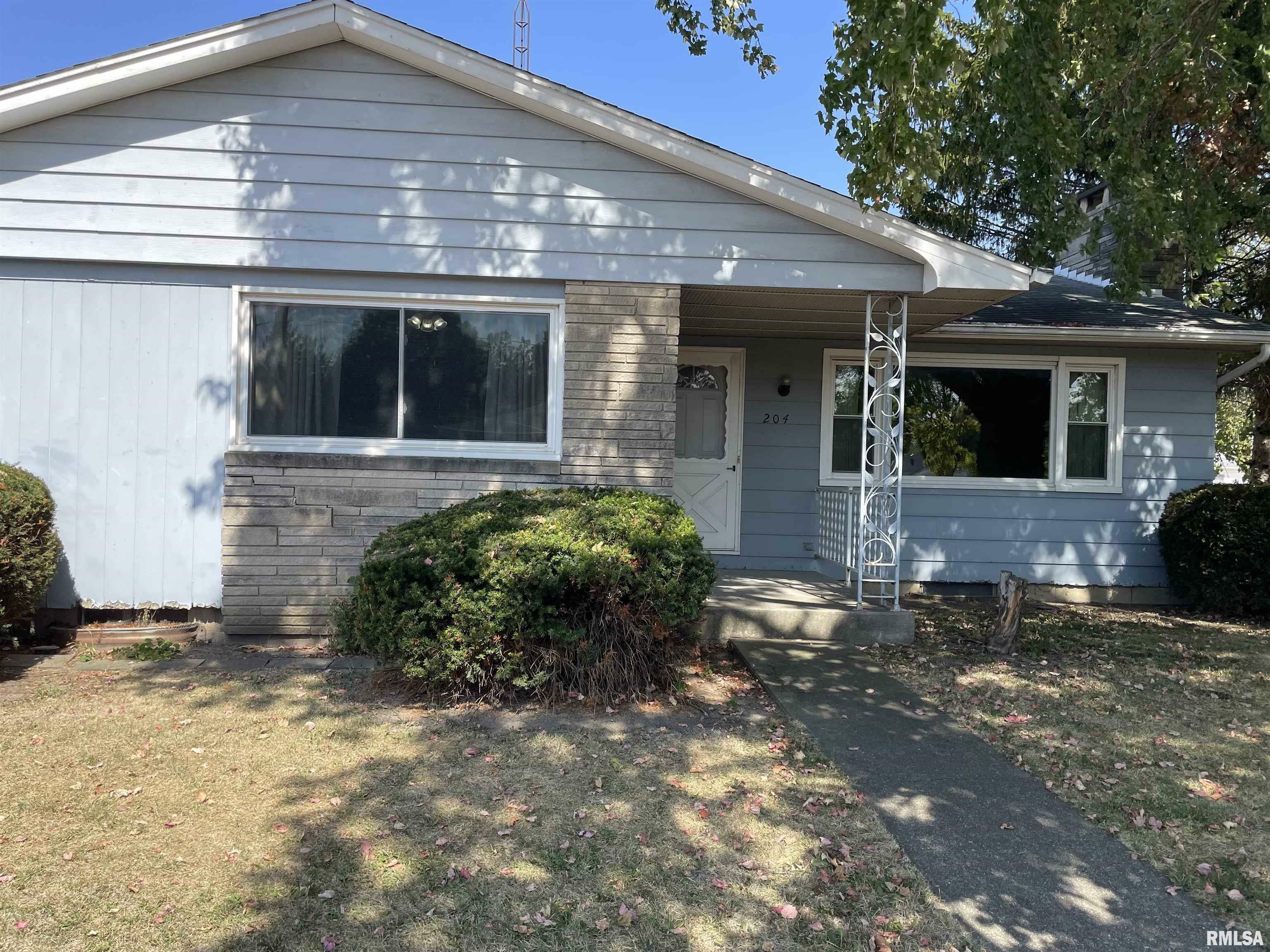 Property Photo:  204 W 5th Street  IL 61760 