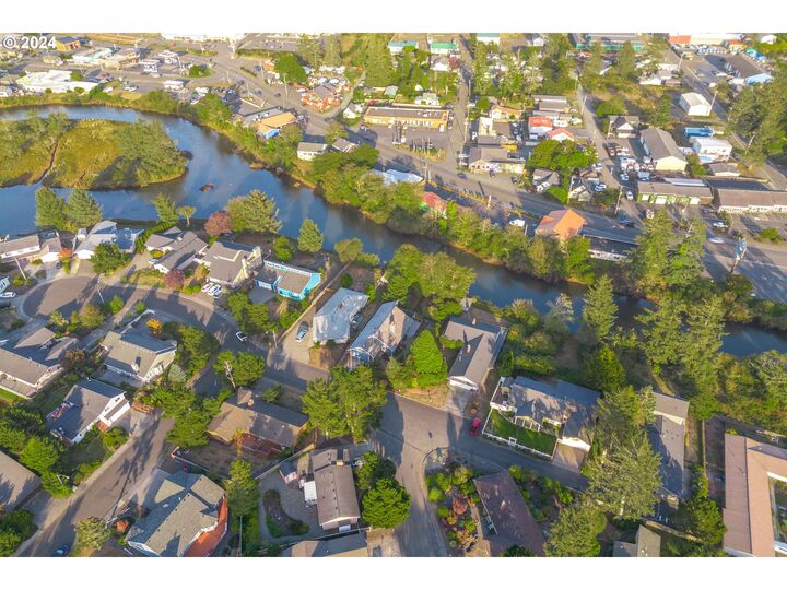 Property Photo:  1577 S Franklin St  OR 97138 