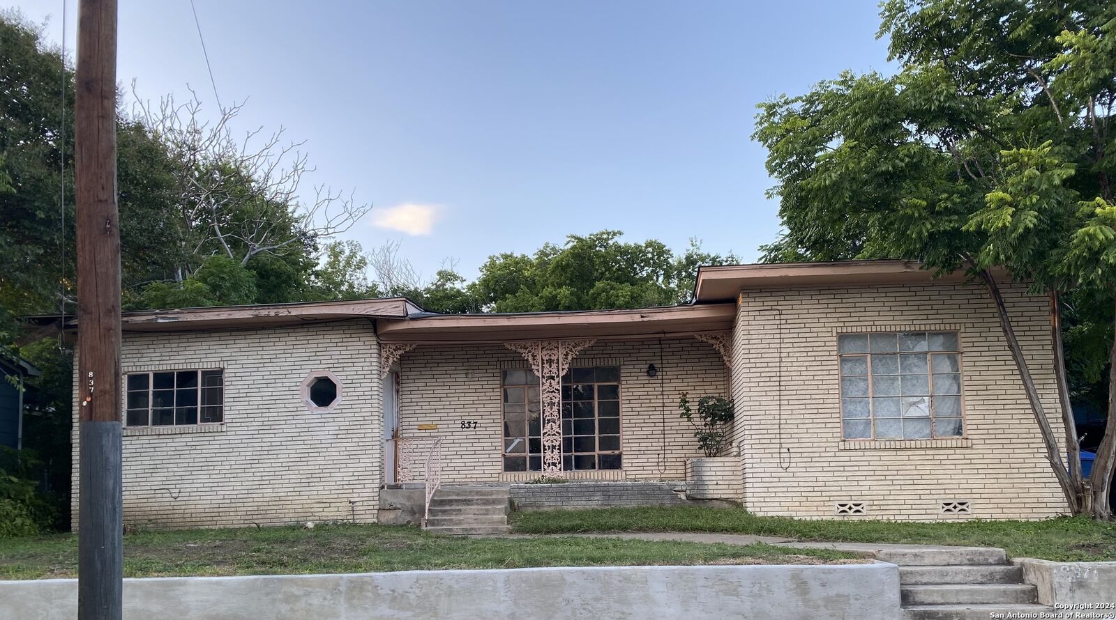 Property Photo: 837 Nevada St TX 78203