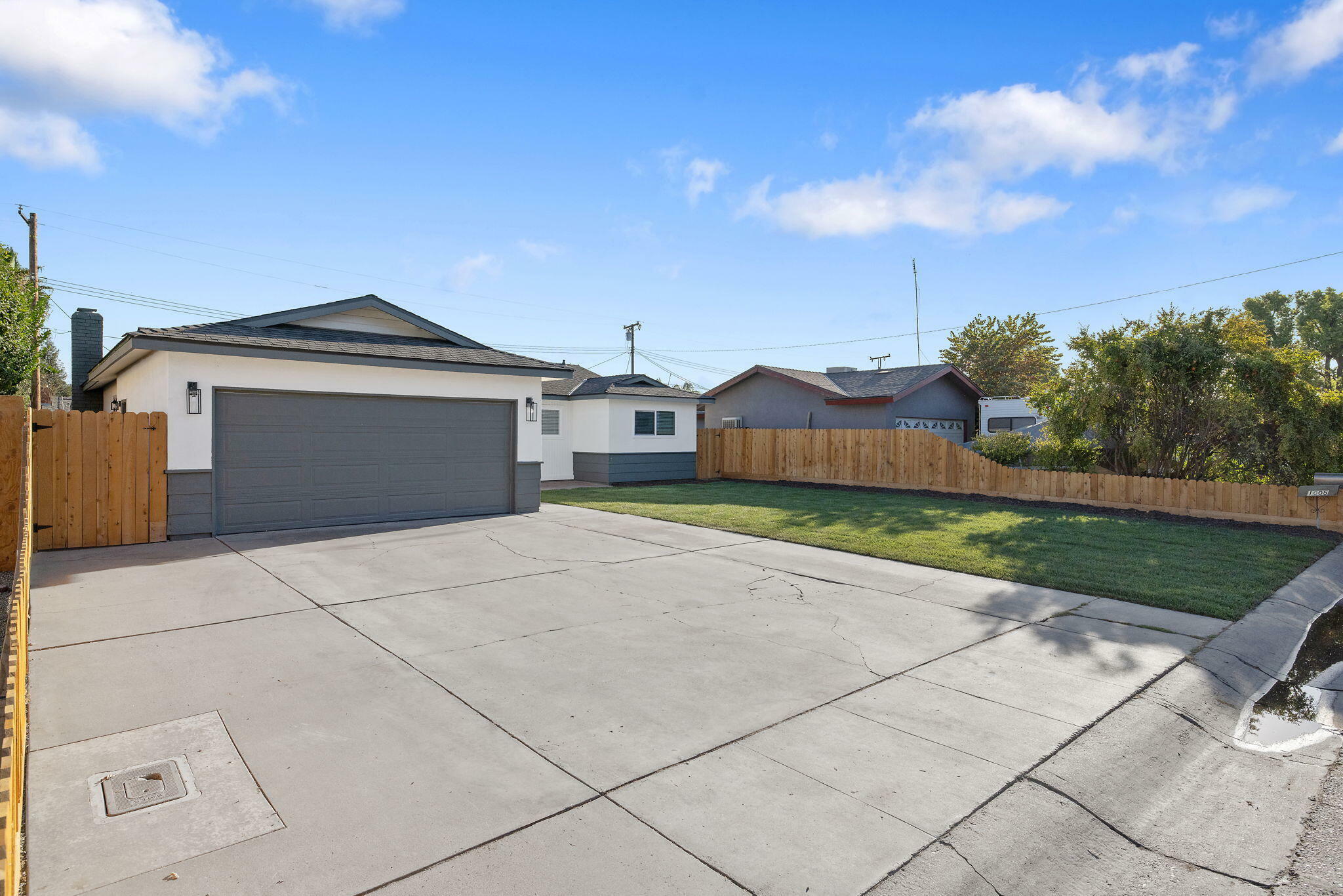 Property Photo:  1005 W Princeton Avenue  CA 93277 