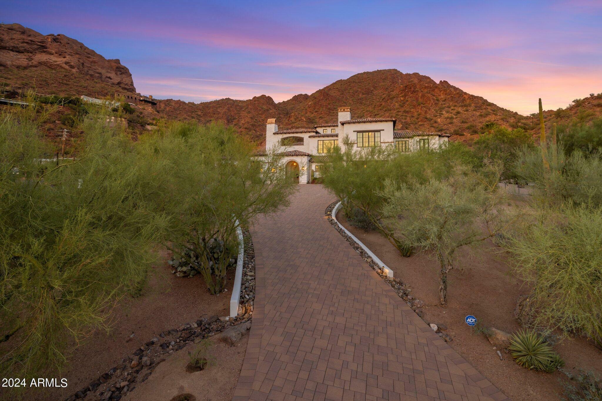 Property Photo: 5201 N Saddle Rock Drive AZ 85018