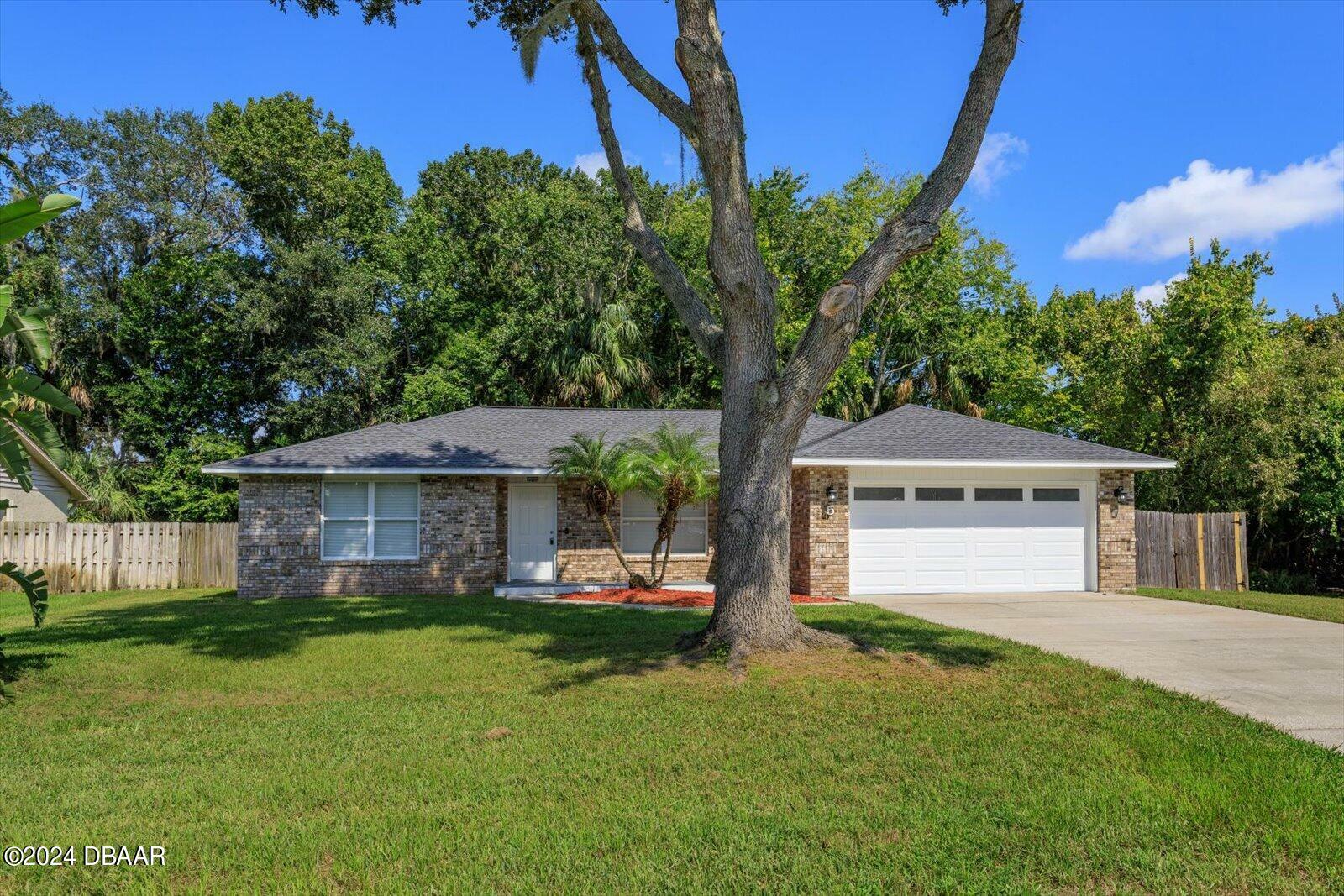 Property Photo:  5 Spivey Court  FL 32174 