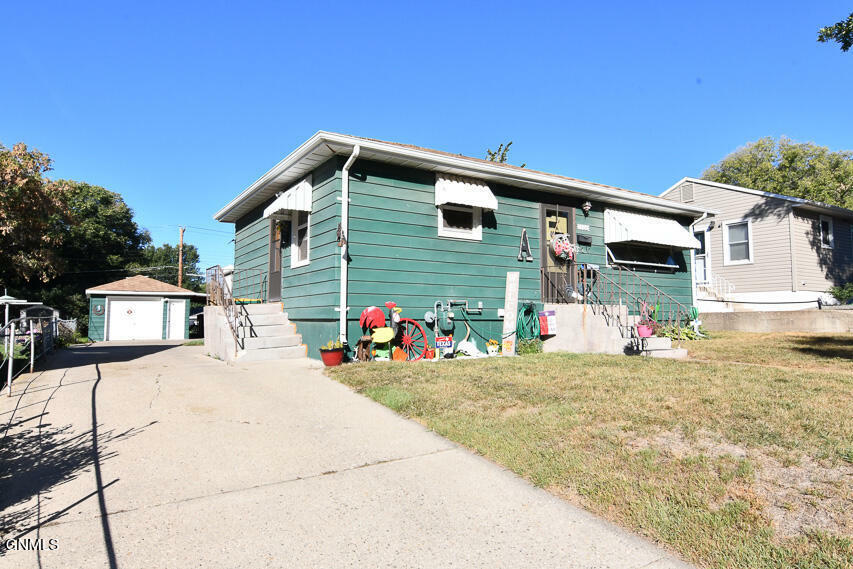 Property Photo:  1506 13th Street  ND 58501 