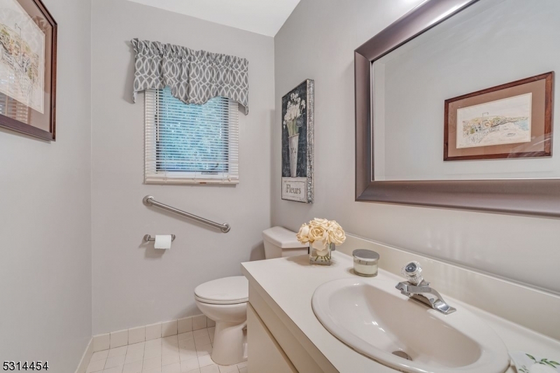 Property Photo:  73 Chelsea Ct 73  NJ 07663 