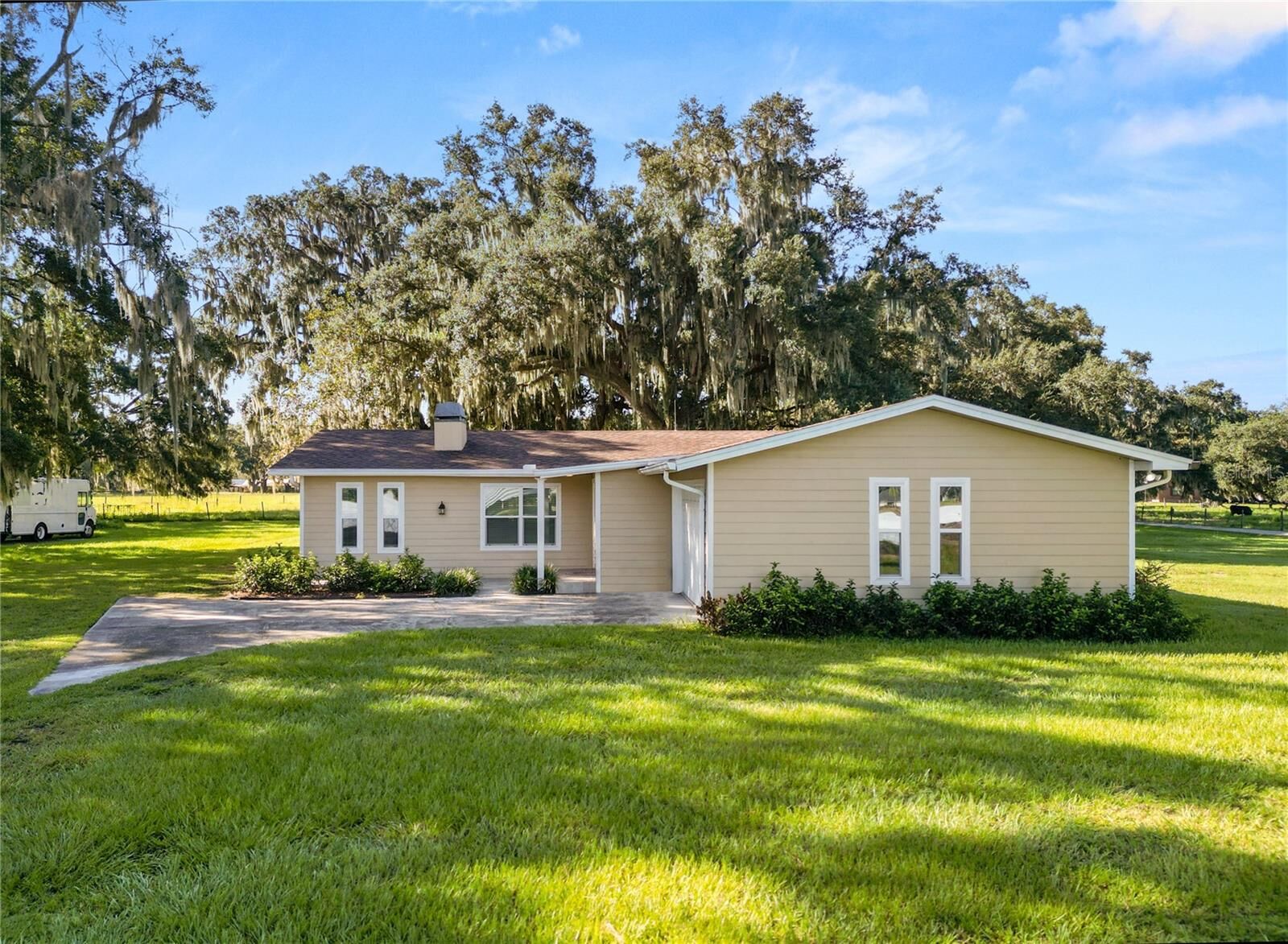 Property Photo: 1407 Joe McIntosh Road FL 33565