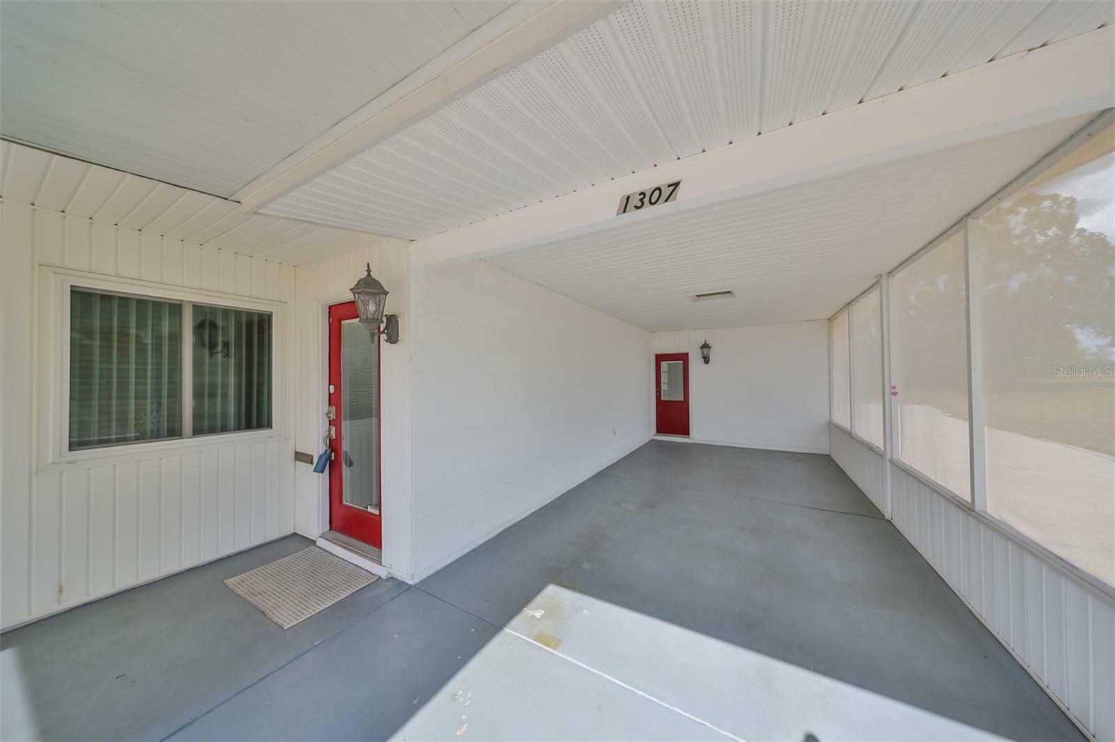 Property Photo:  1307 Cherry Hills Drive  FL 33573 