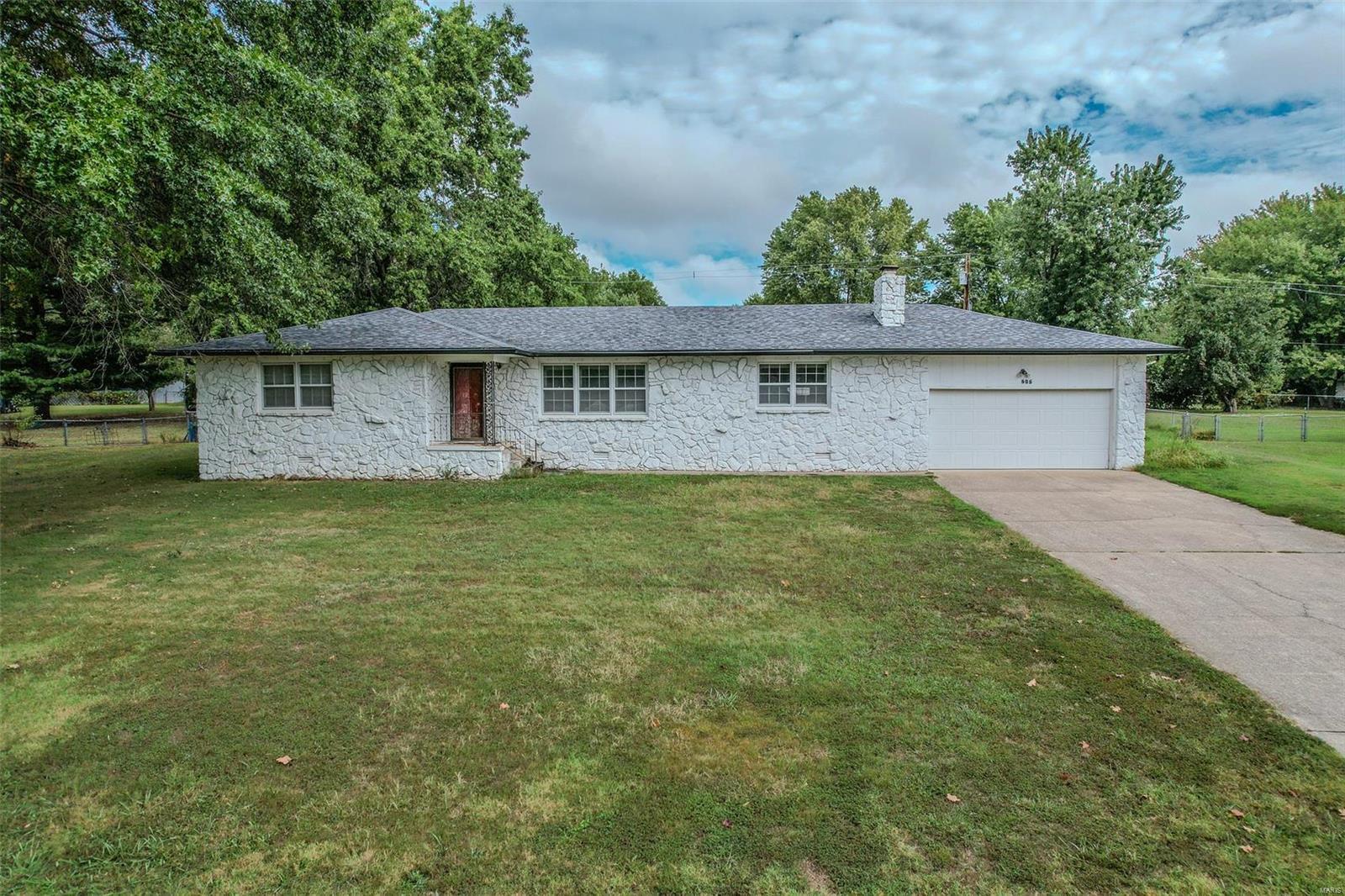 Property Photo: 606 Hunters Creek Drive MO 65536