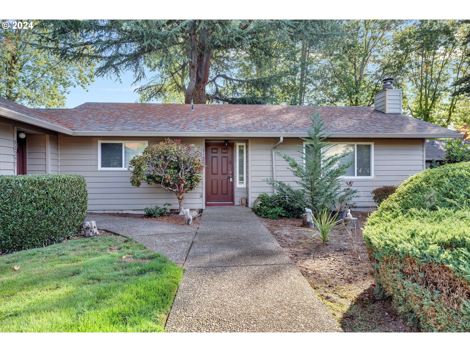 Property Photo:  11299 SW Springwood Dr  OR 97223 