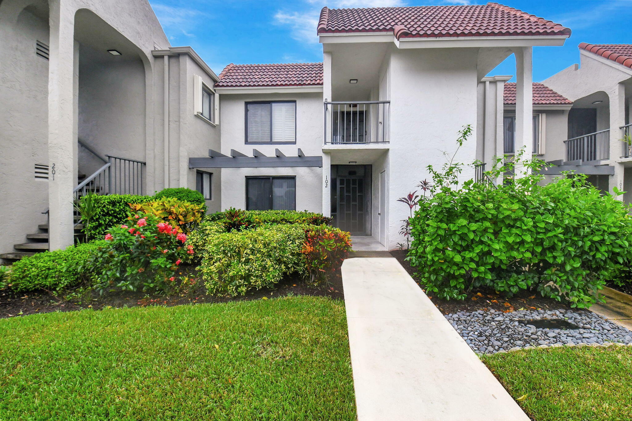 Property Photo:  5547 Fairway Park Drive 102  FL 33437 