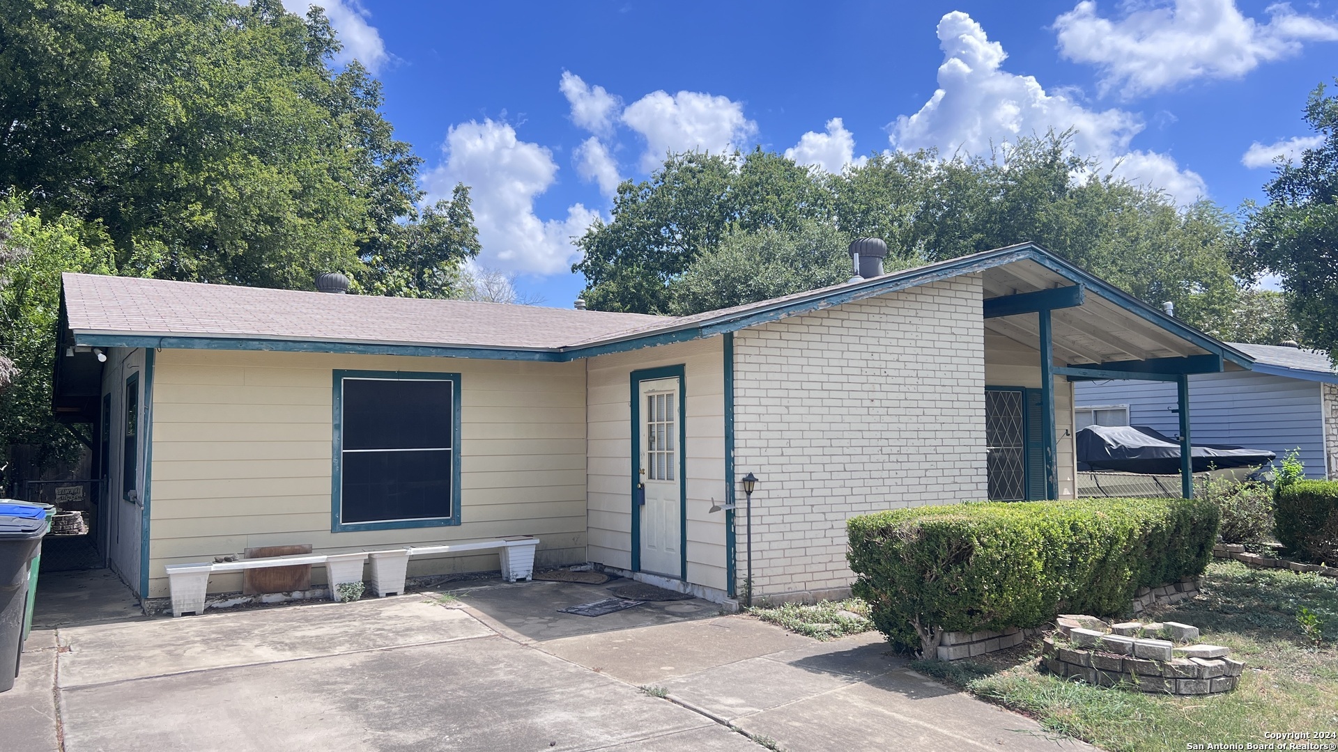 Property Photo:  530 Park Field Dr  TX 78227 