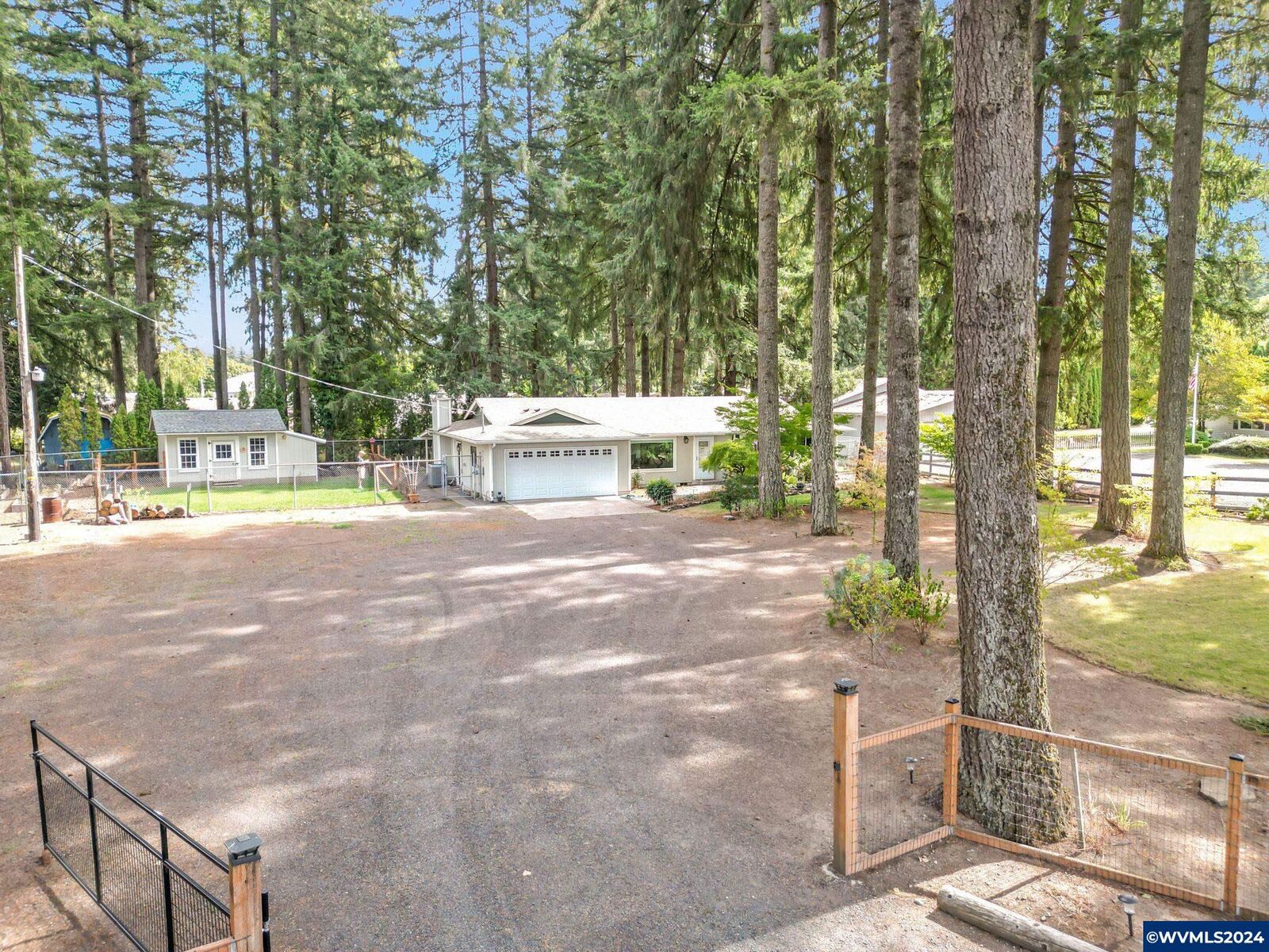 Property Photo:  424 N 13th St  OR 97358 