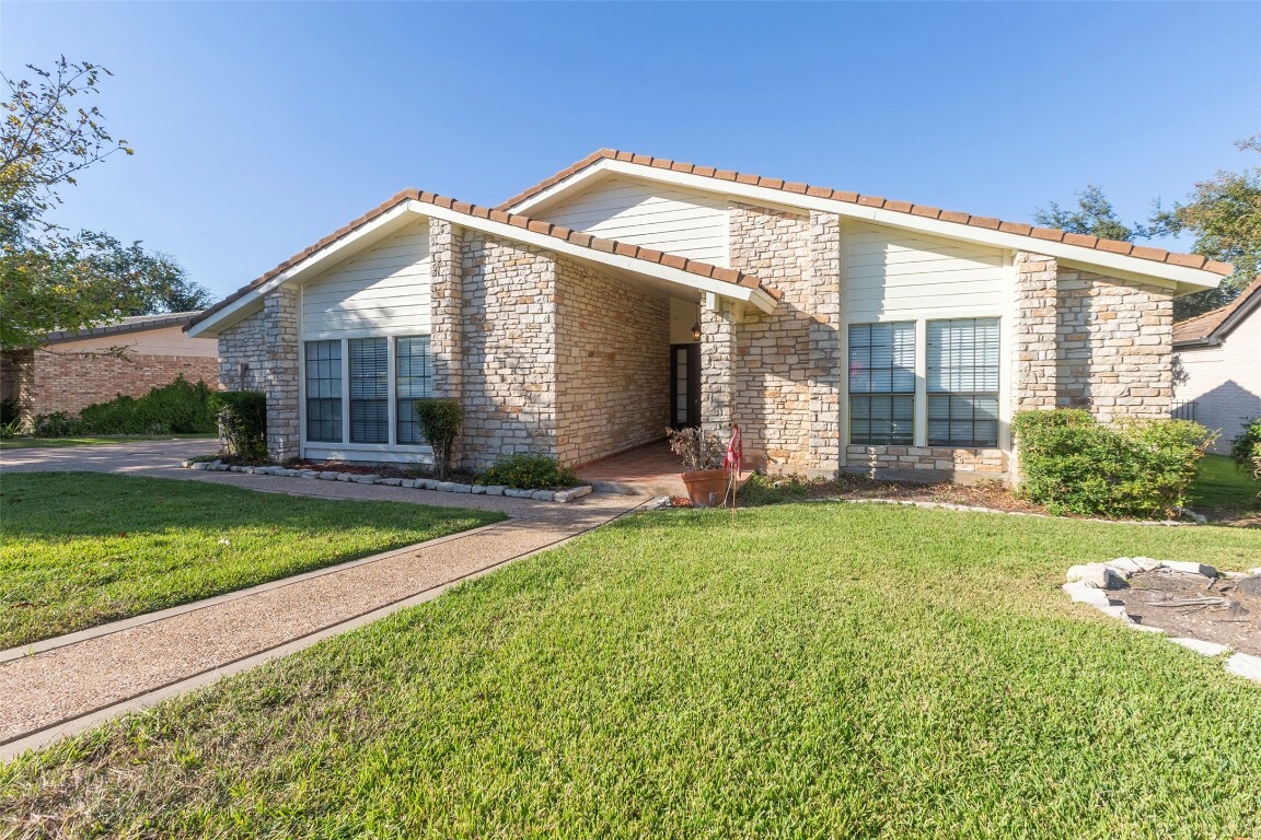 Property Photo:  21 Stillmeadow Drive  TX 78738 