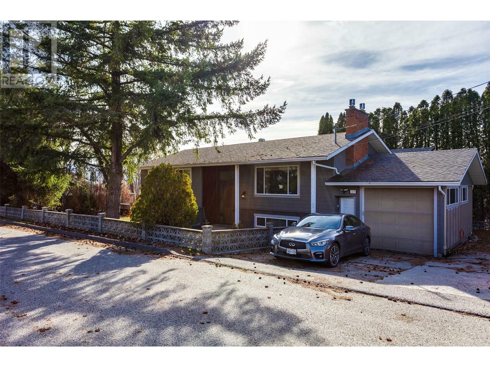 1210 Panorama Lane  Kelowna BC V1P 1B1 photo