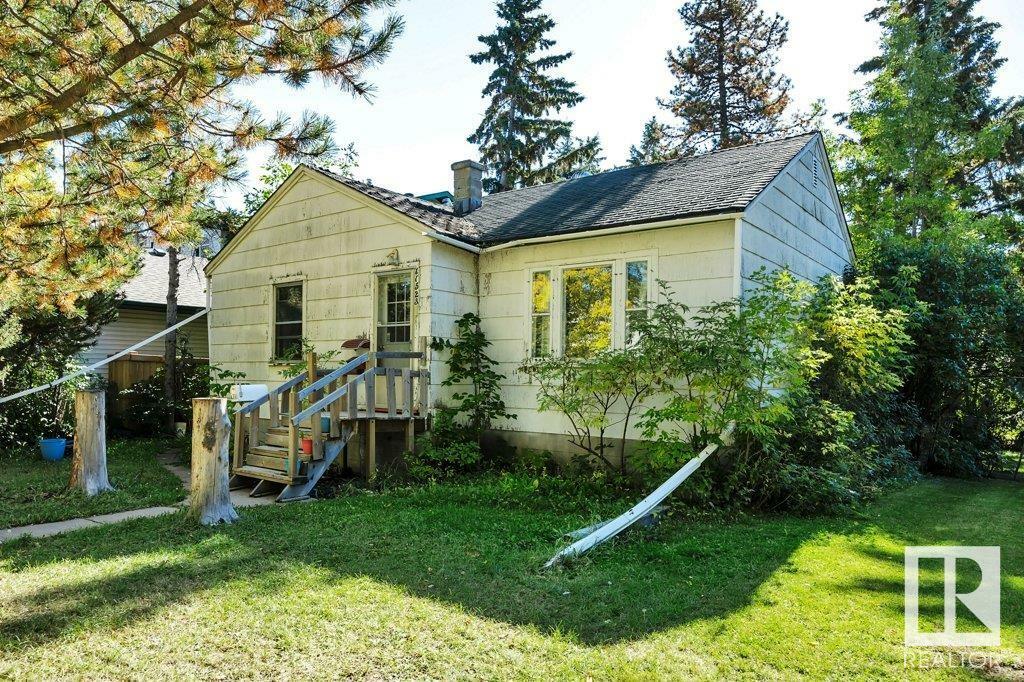 Property Photo:  11523 75 Avenue NW  AB T6G 0H9 