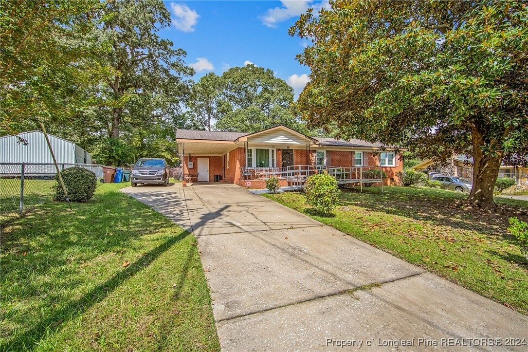 Property Photo:  805 Hopkins Street  NC 28314 