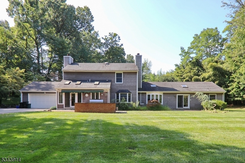 Property Photo:  35 Ravenswood Ln  NJ 07076 