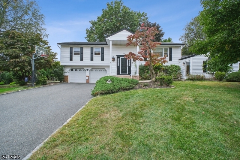 Property Photo:  21 Laurel Ct  NJ 07044 